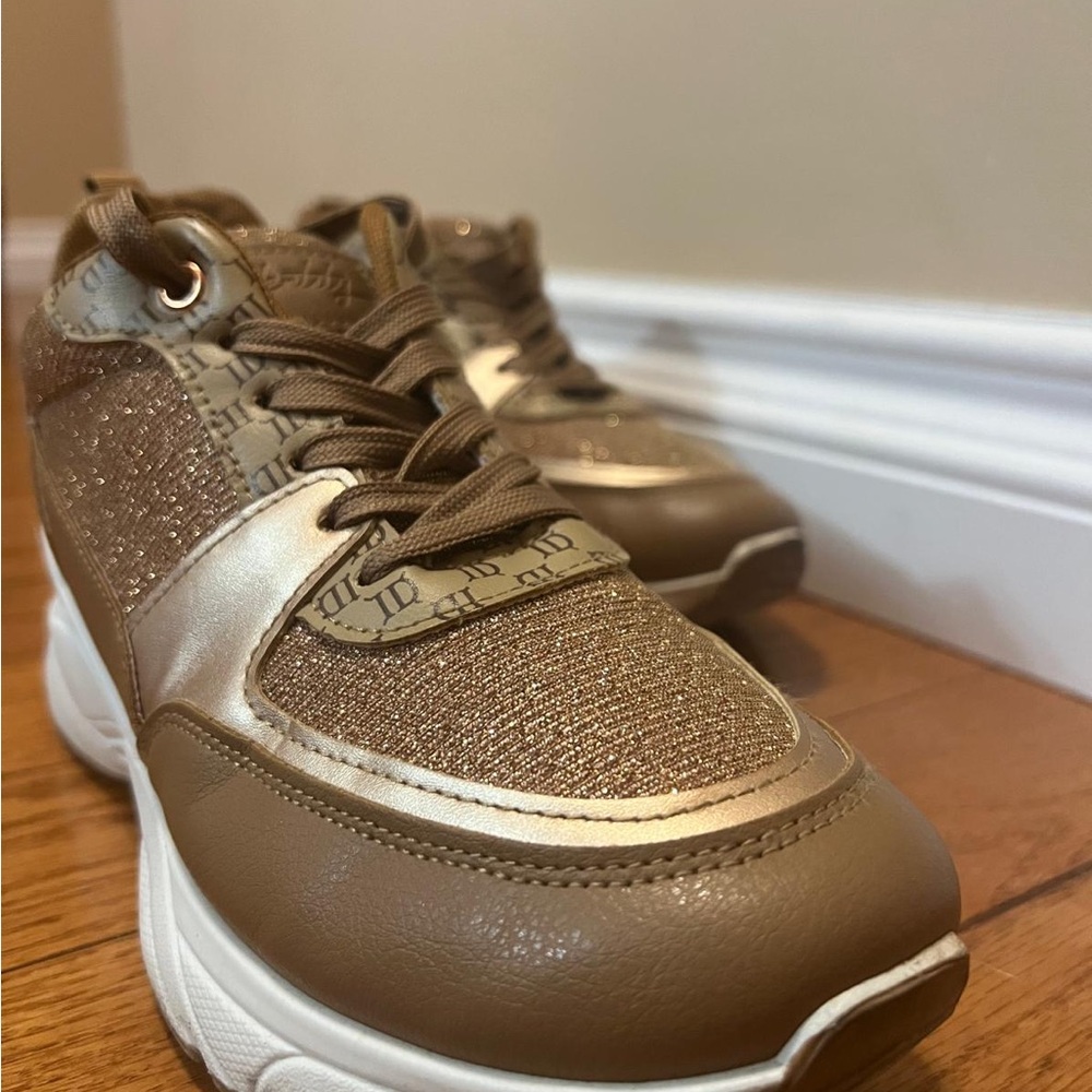 Stylish Brown Sneakers